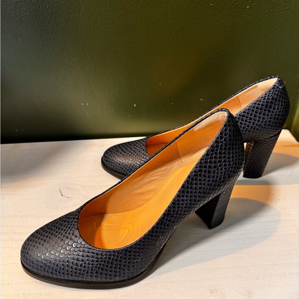 Navy Blue Clarks Pumps Sz 6M